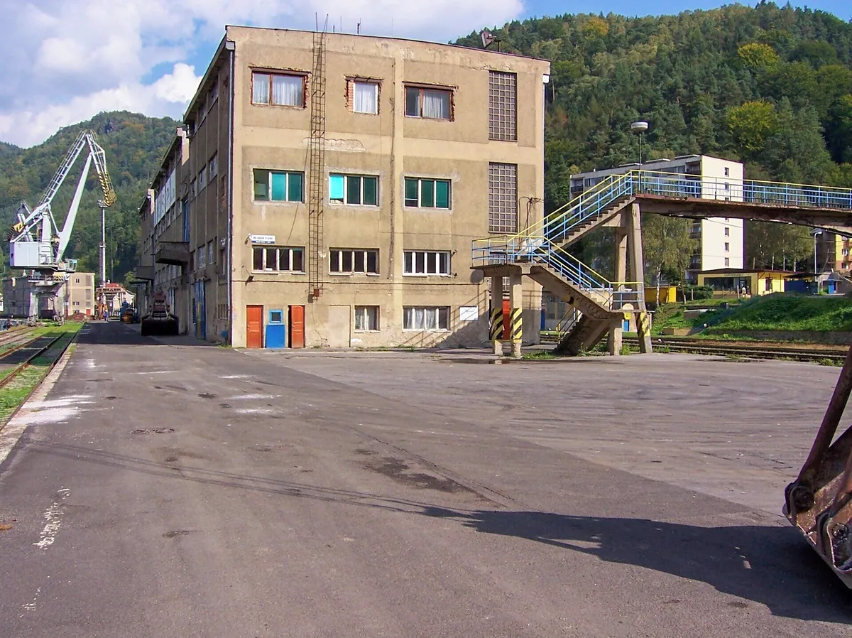 Pronájem skladového prostoru 910 m²