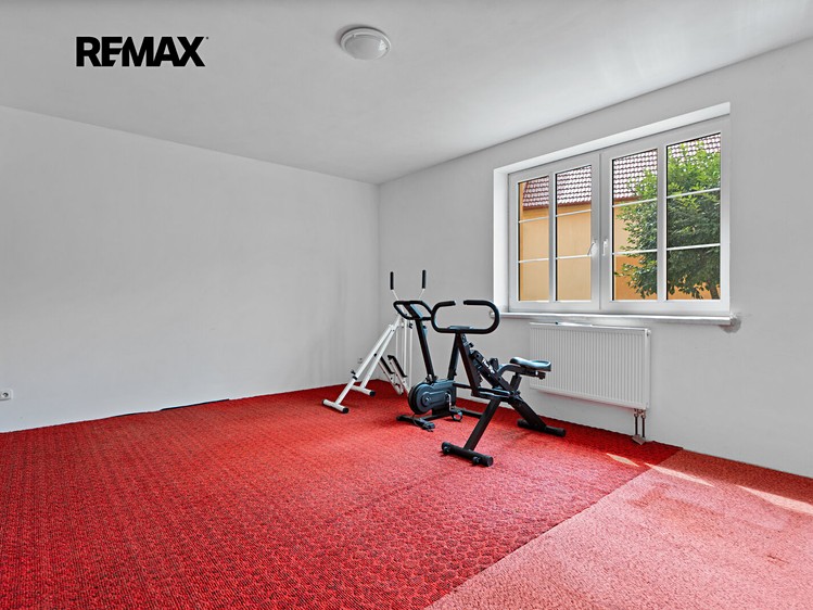 Комерційне приміщення на продаж, 1 050 м² (45 з 52)