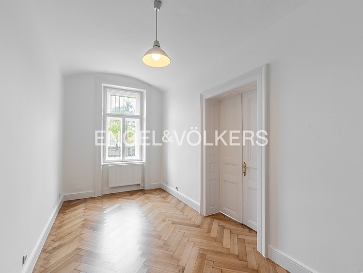 Pronájem komerčního prostoru, 77 m² (3 z 10)