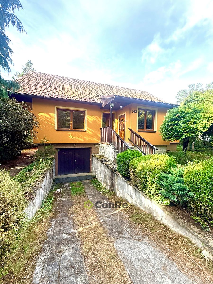 Prodej rodinného domu 297 m², pozemek 2452 m²