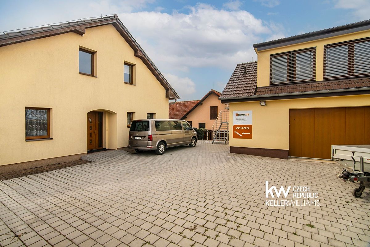 Pronájem rodinného domu 281 m², pozemek 1010 m² – fotografie 3