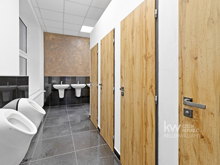 Комерційне приміщення в оренду, 1 073 м² (12 з 29)