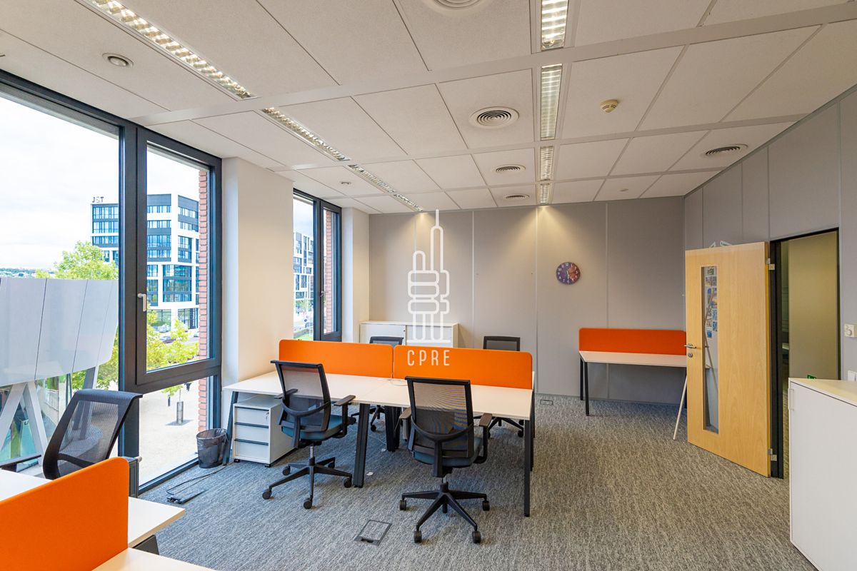 Pronájem kanceláře 335 m² – fotografie 4