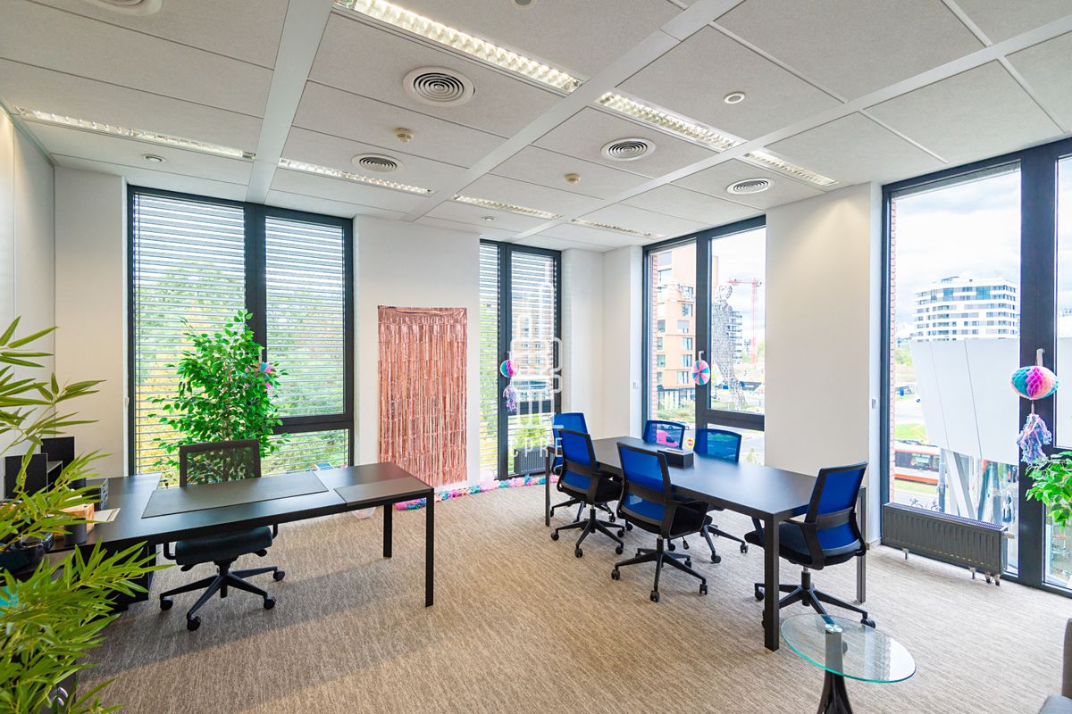 Pronájem kanceláře 335 m² – fotografie 5