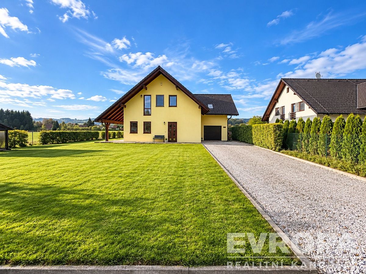 Prodej rodinného domu 182 m², pozemek 2434 m²