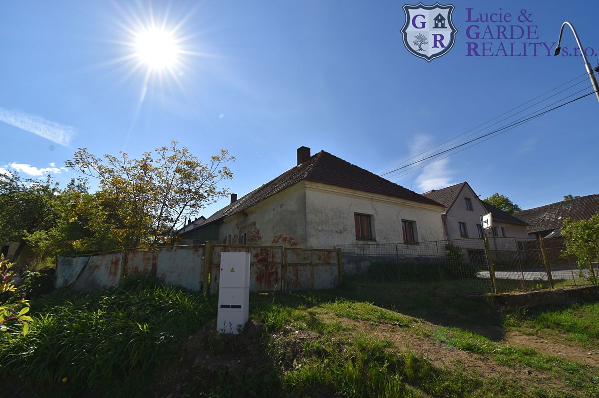 Prodej rodinného domu 290 m², pozemek 864 m² – fotografie 2