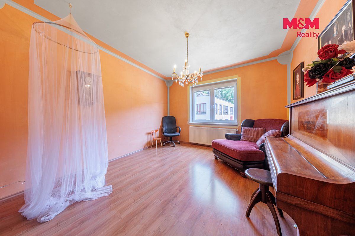 Prodej rodinného domu 300 m², pozemek 384 m² – fotografie 5