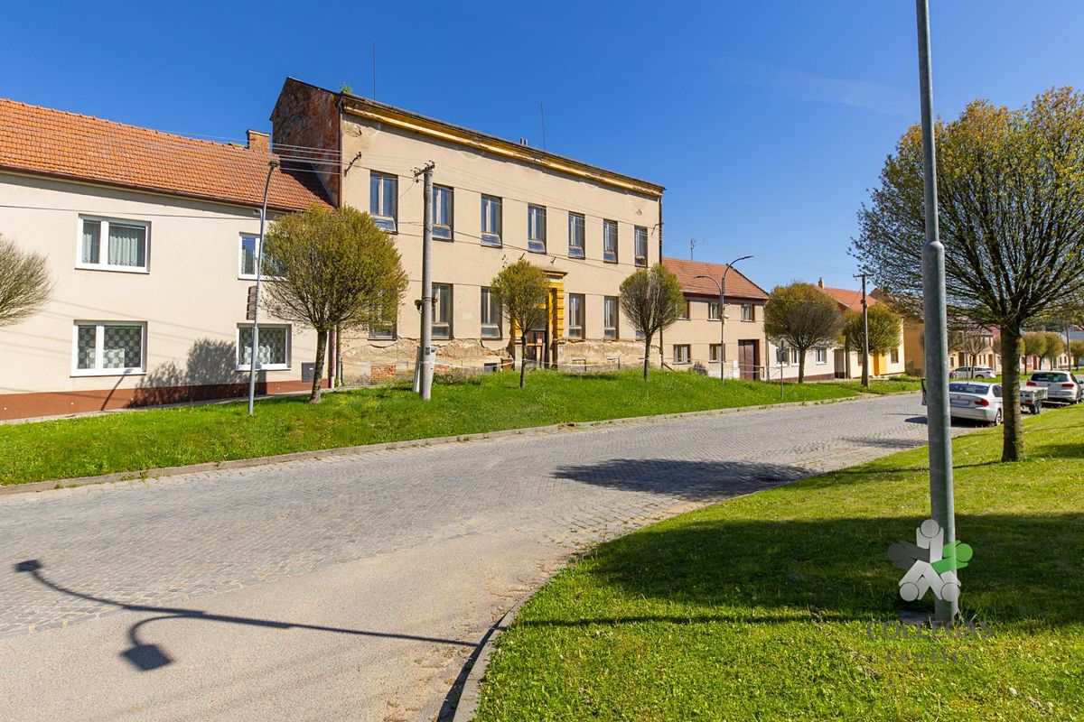 Prodej komerční nemovitosti 900 m² – fotografie 2