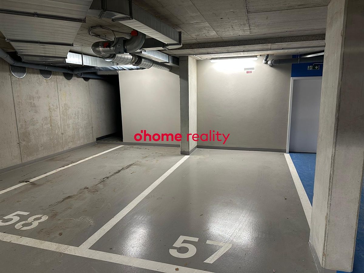Pronájem garážového stání 13 m²