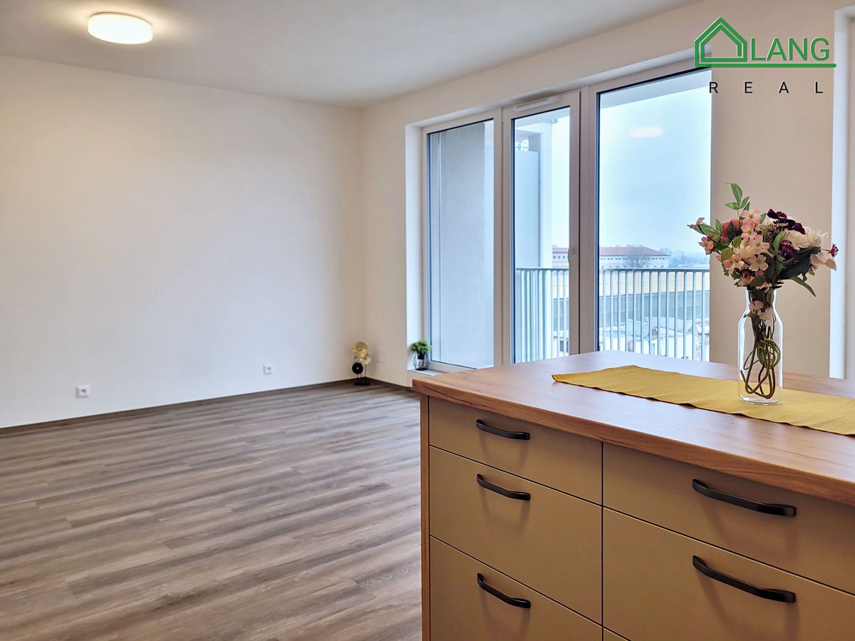 Pronájem bytu 3+kk 72 m² – fotografie 2