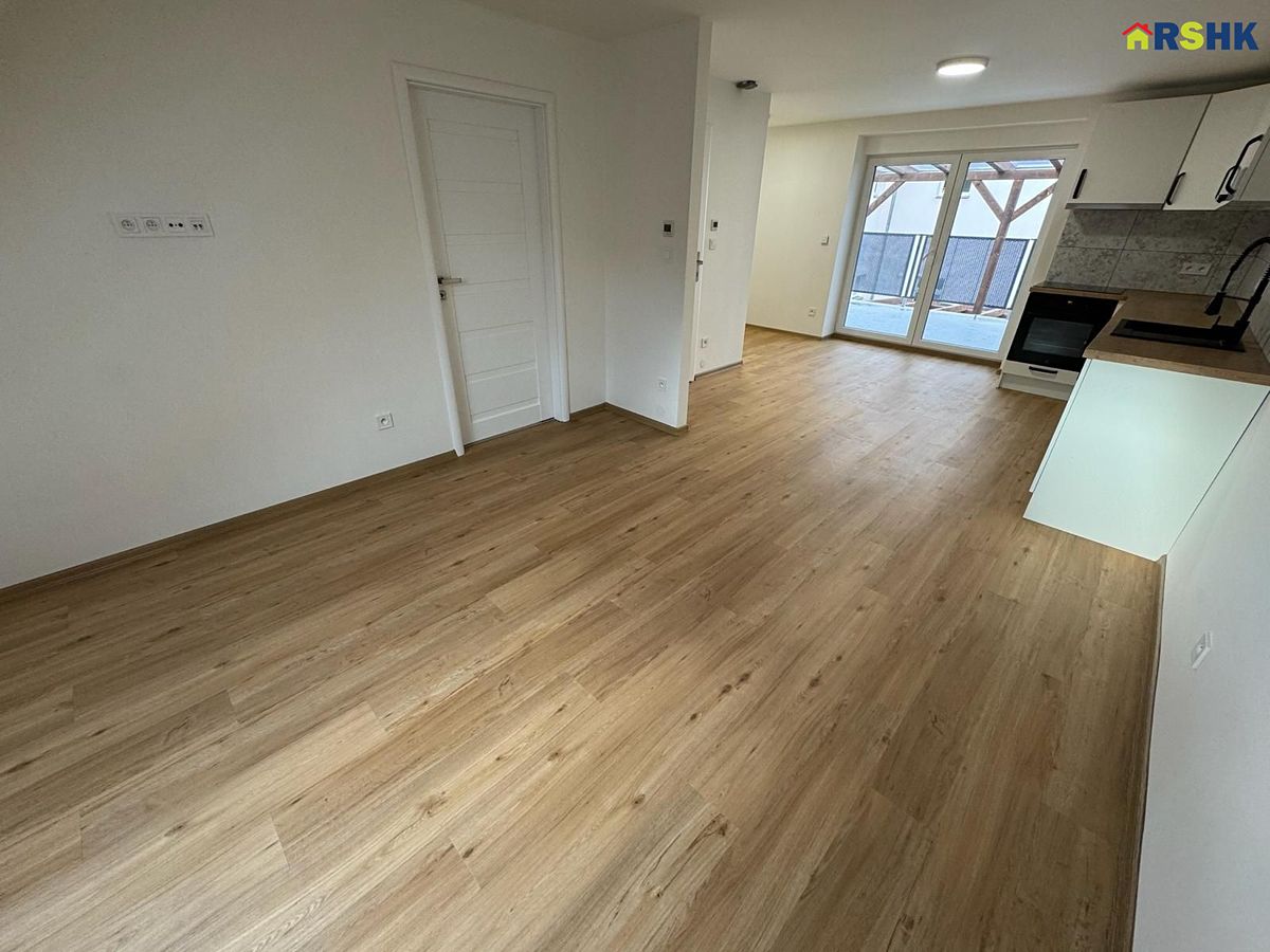 Pronájem bytu 2+kk 46 m² – fotografie 3