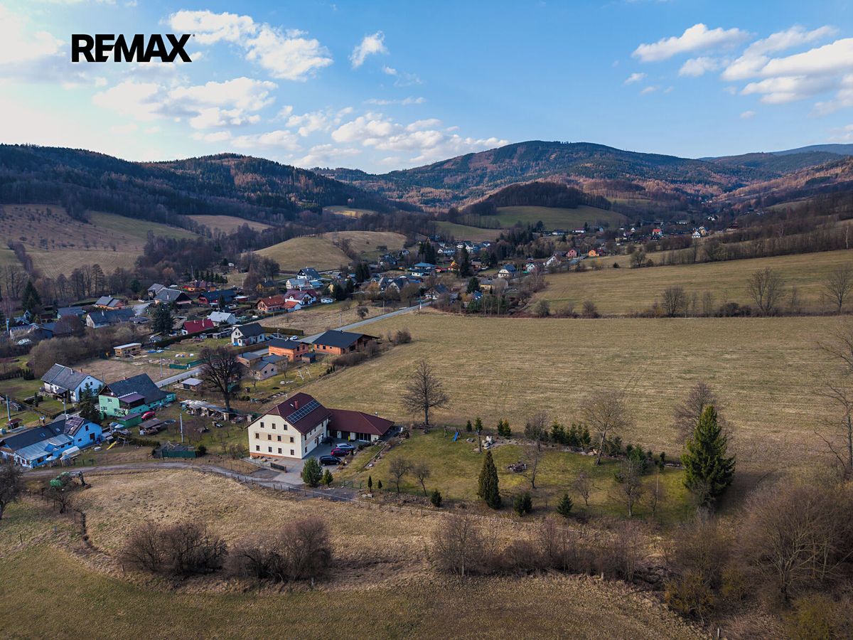 Prodej rodinného domu 850 m², pozemek 1719 m² – fotografie 3