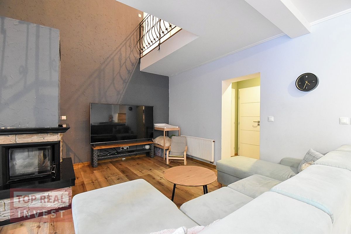 Prodej rodinného domu 238 m², pozemek 1069 m² – fotografie 2