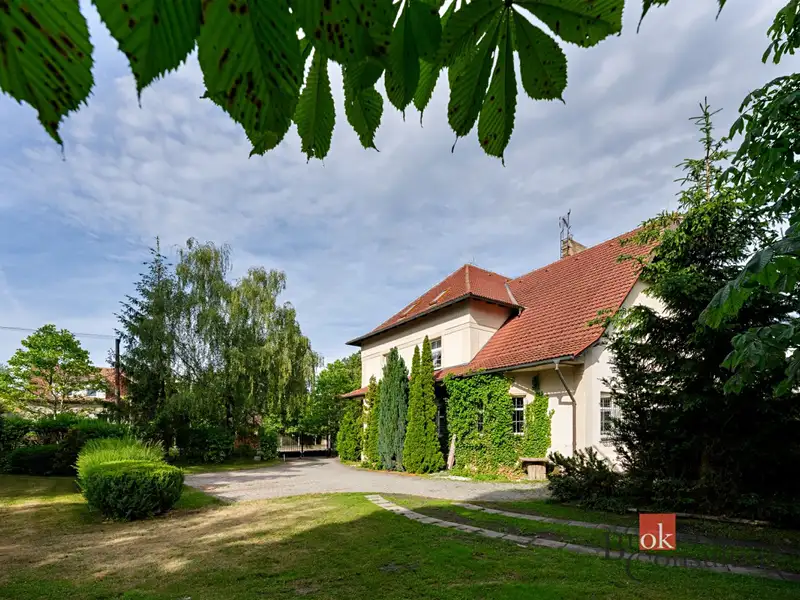 Prodej rodinného domu 1000 m², pozemek 2969 m², Hostivice – náhled fotky 1