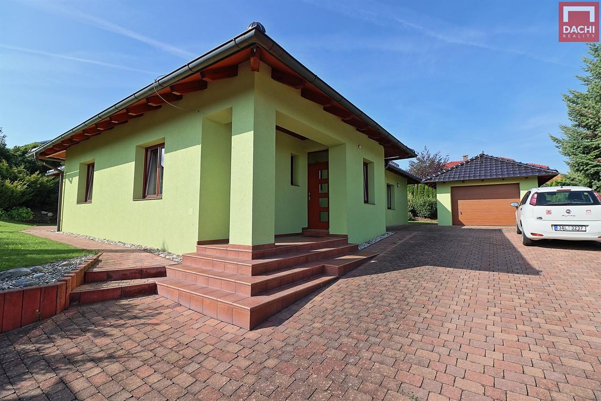 Pronájem rodinného domu 140 m², pozemek 731 m² – fotografie 2