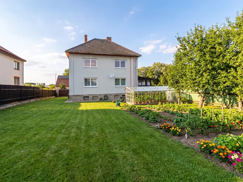 Prodej rodinného domu 215 m², pozemek 600 m², Suchá – náhled fotky 2