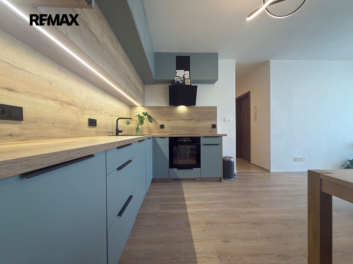 Pronájem bytu 2+kk 58 m² – fotografie 3