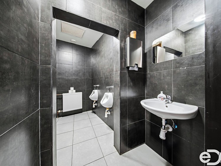 Комерційне приміщення в оренду, 200 м² (12 з 13)