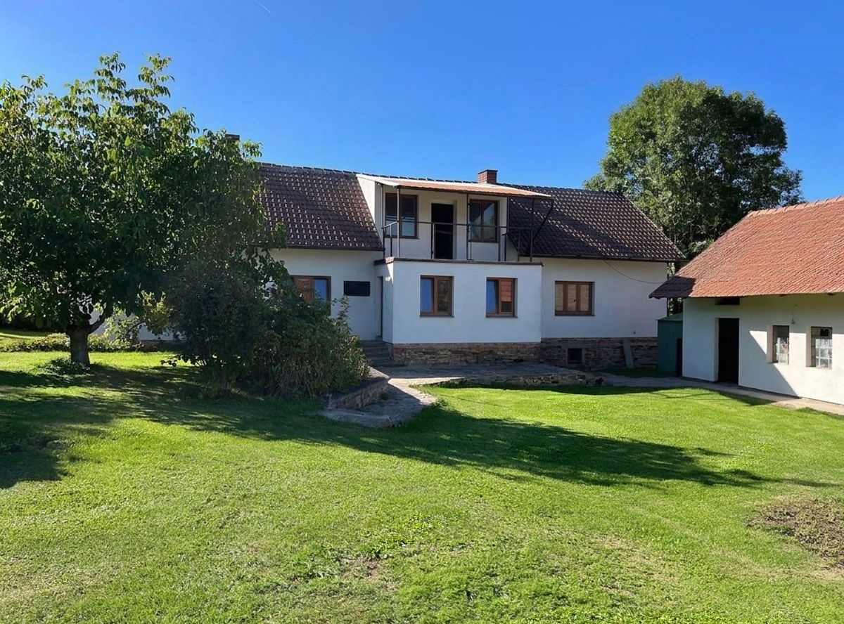 Prodej rodinného domu 184 m², pozemek 1210 m²