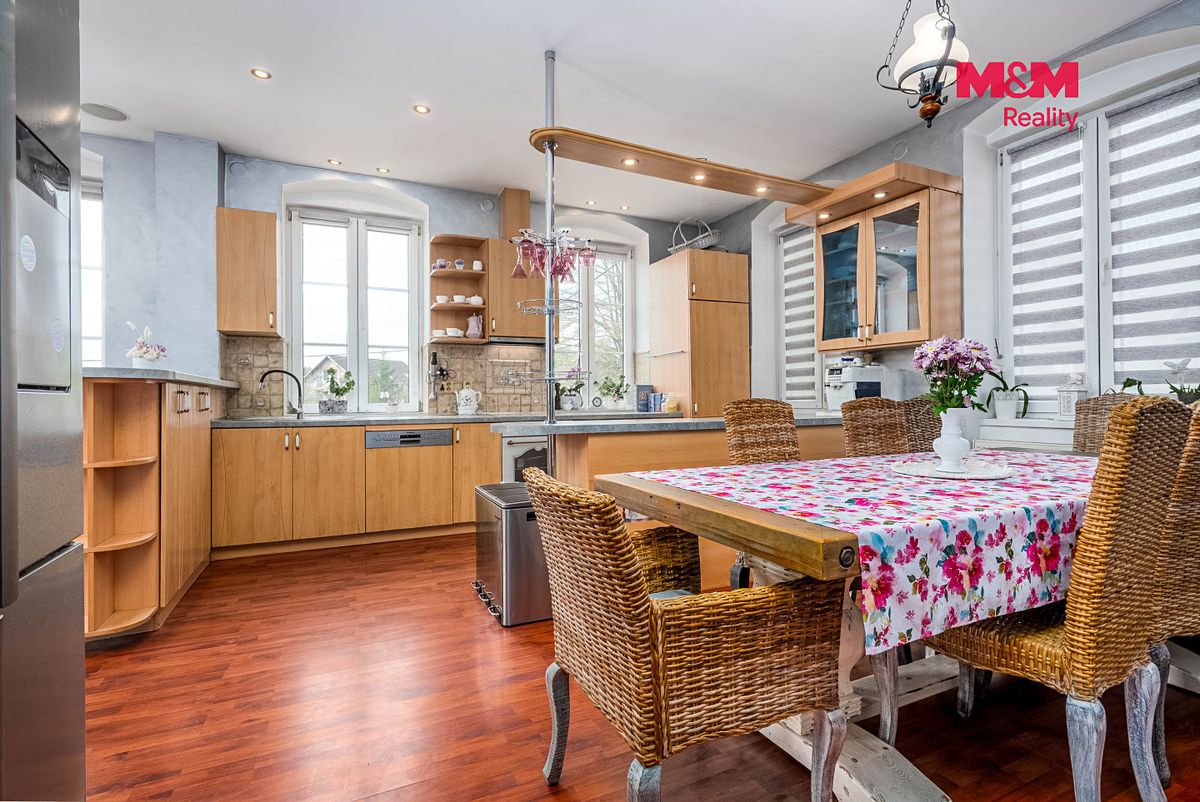 Prodej rodinného domu 1190 m², pozemek 4299 m² – fotografie 4