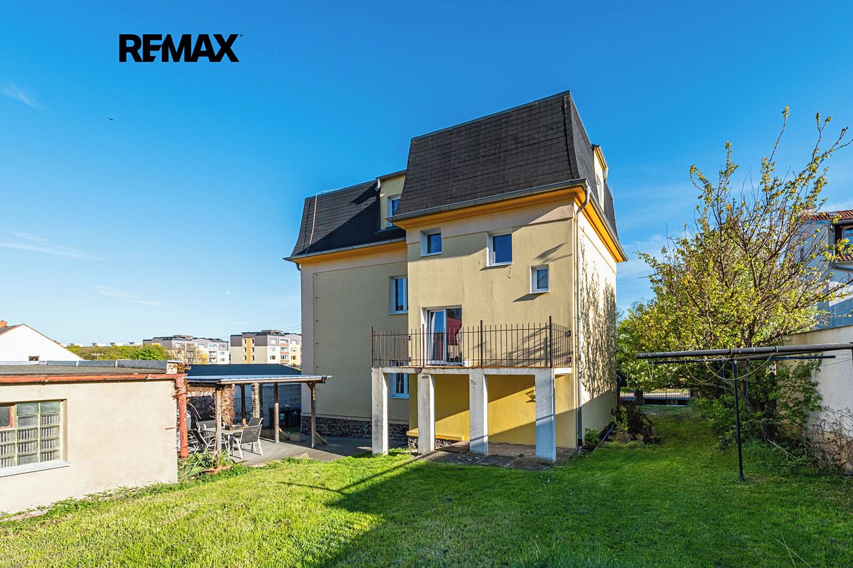 Prodej rodinného domu 260 m², pozemek 180 m² – fotografie 3