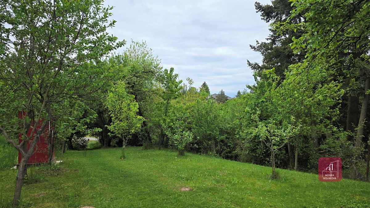 Prodej stavebního pozemku 2011 m²