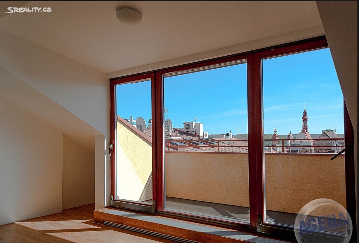 Pronájem bytu 1+kk 40 m²