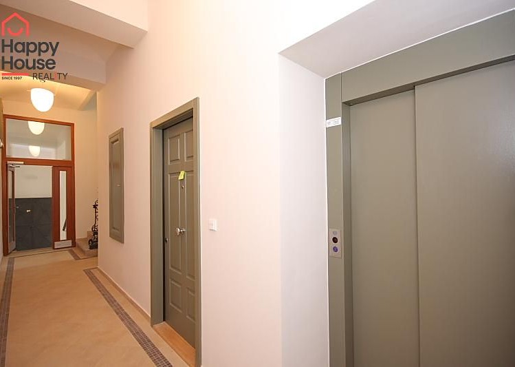 Pronájem bytu 2+kk, 62 m² (13 z 16)