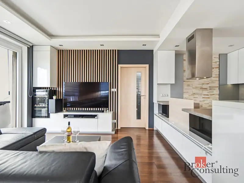 Pronájem bytu 3+kk 79 m², Praha – náhled fotky 3