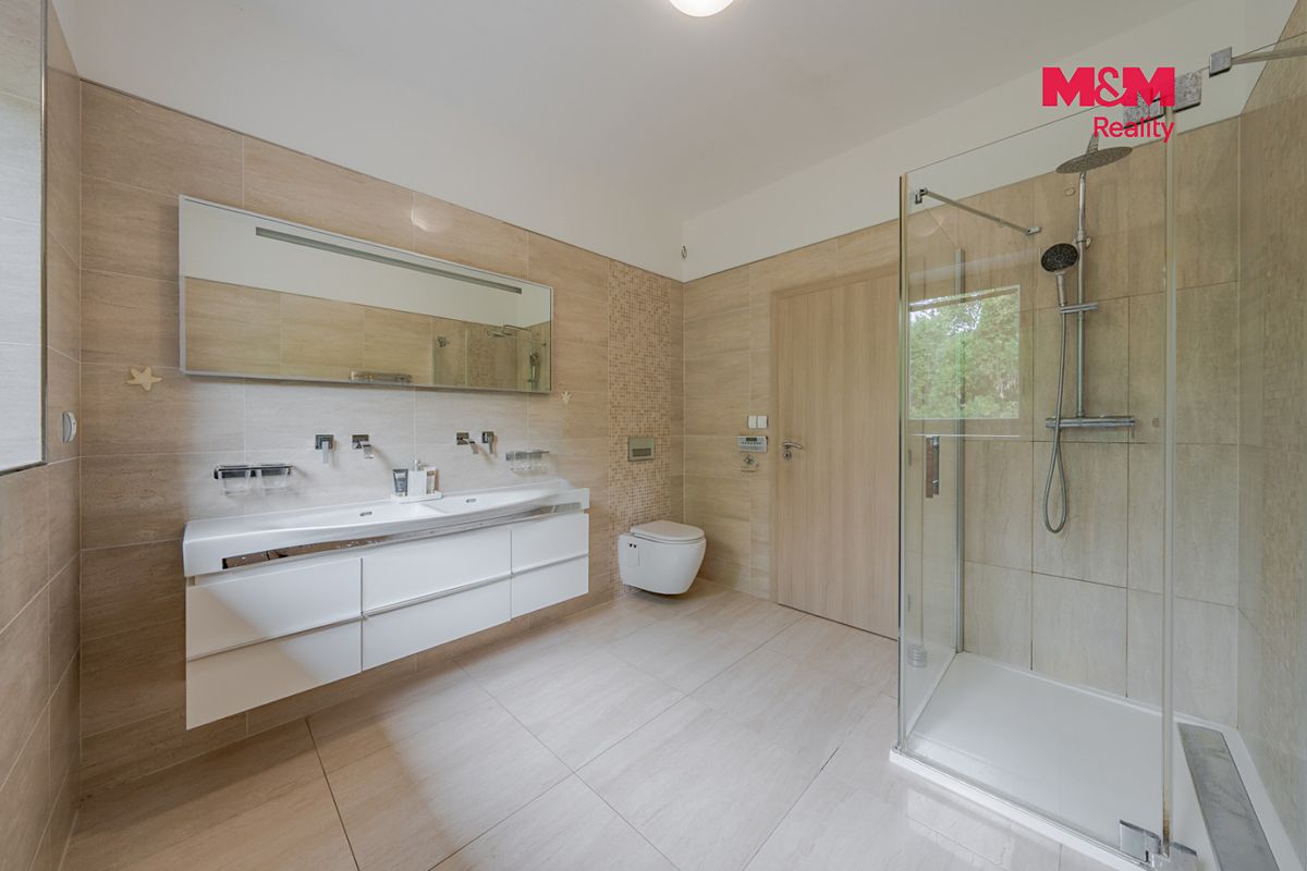 Prodej rodinného domu 220 m², pozemek 1559 m² – fotografie 4