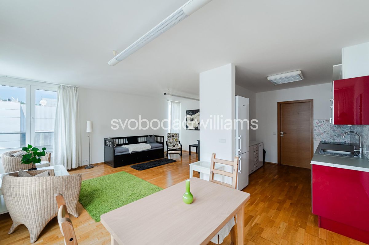 Pronájem bytu 2+kk 82 m² – fotografie 2