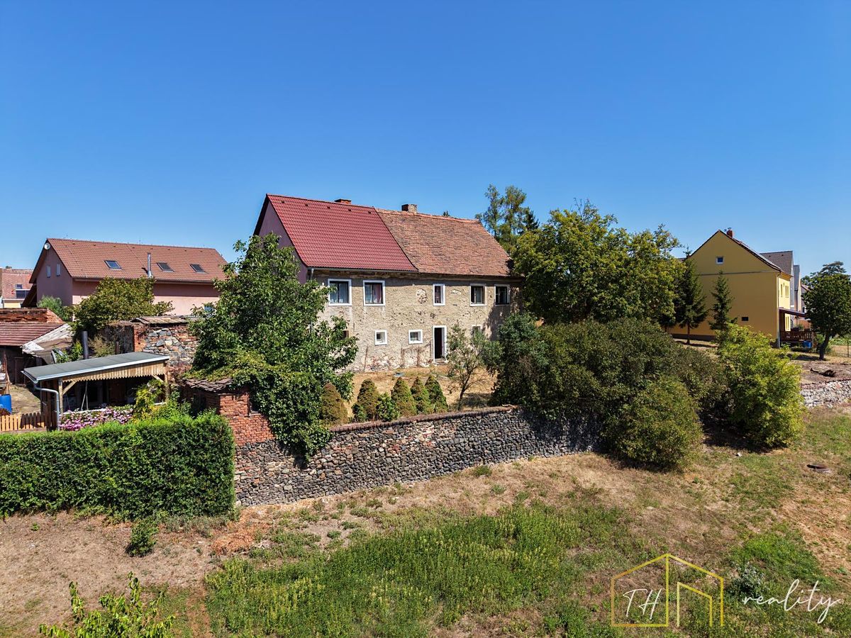 Prodej rodinného domu 250 m², pozemek 1848 m² – fotografie 3