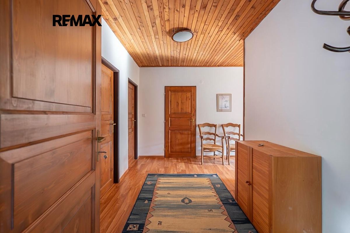 Prodej rodinného domu 239 m², pozemek 404 m² – fotografie 5