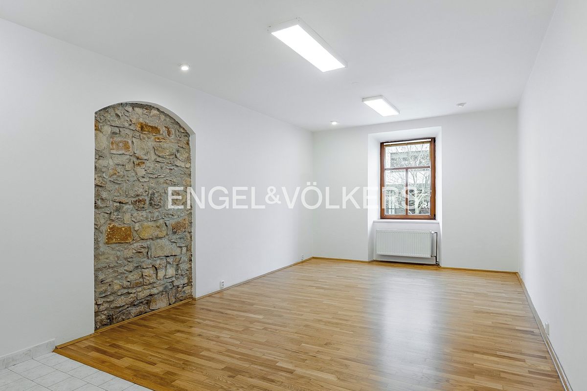 Pronájem bytu 1+kk 35 m²