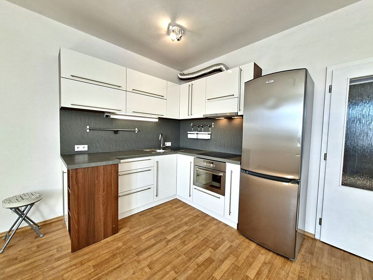 Pronájem bytu 1+kk 32 m² – fotografie 3