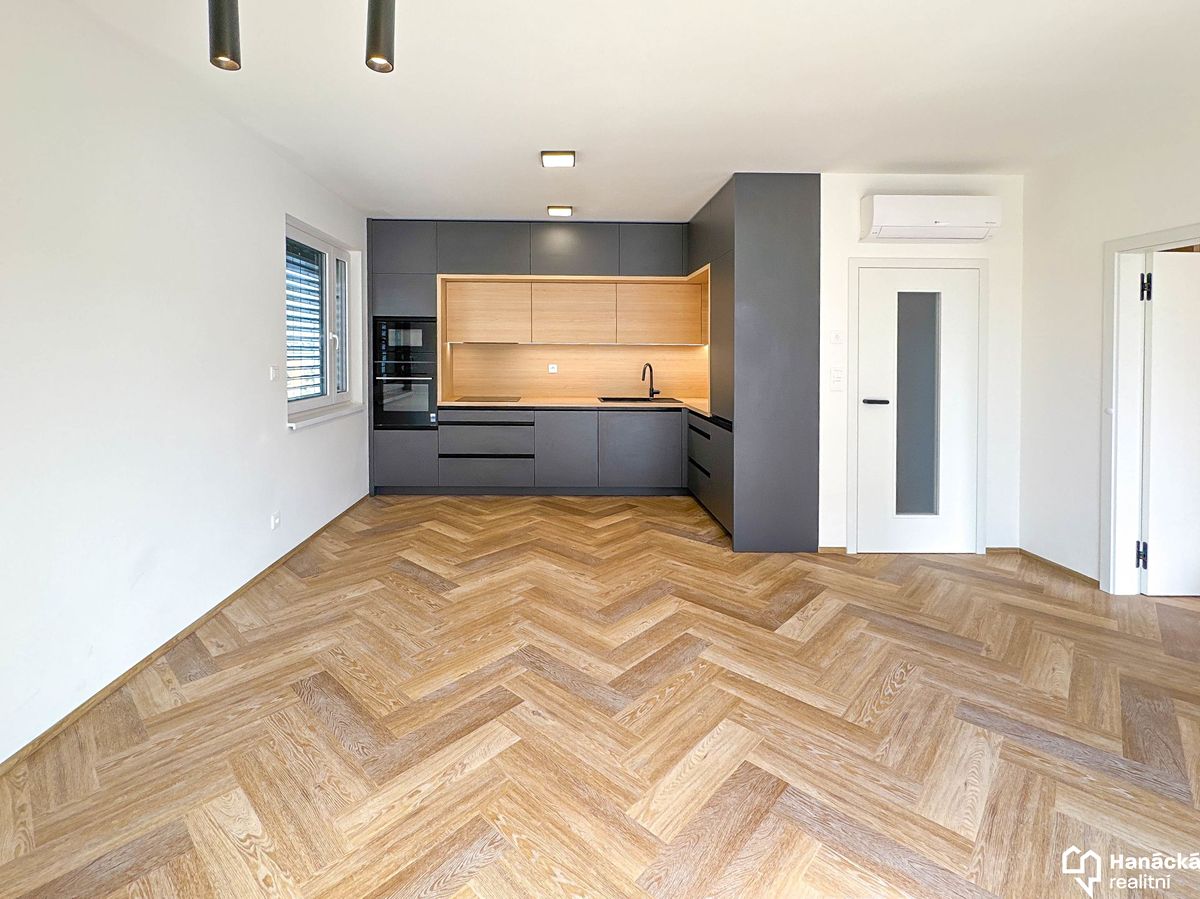 Pronájem bytu 2+kk 52 m² – fotografie 4
