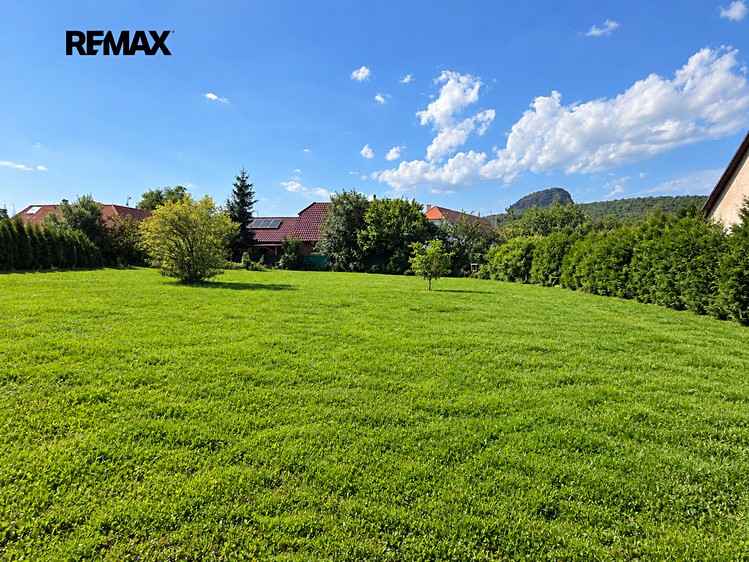 Grundstück zum Kauf, 1.750 m² (1 von 9)