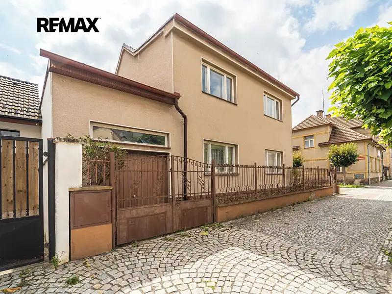 Prodej rodinného domu 294 m², pozemek 427 m², Pečky – náhled fotky 2