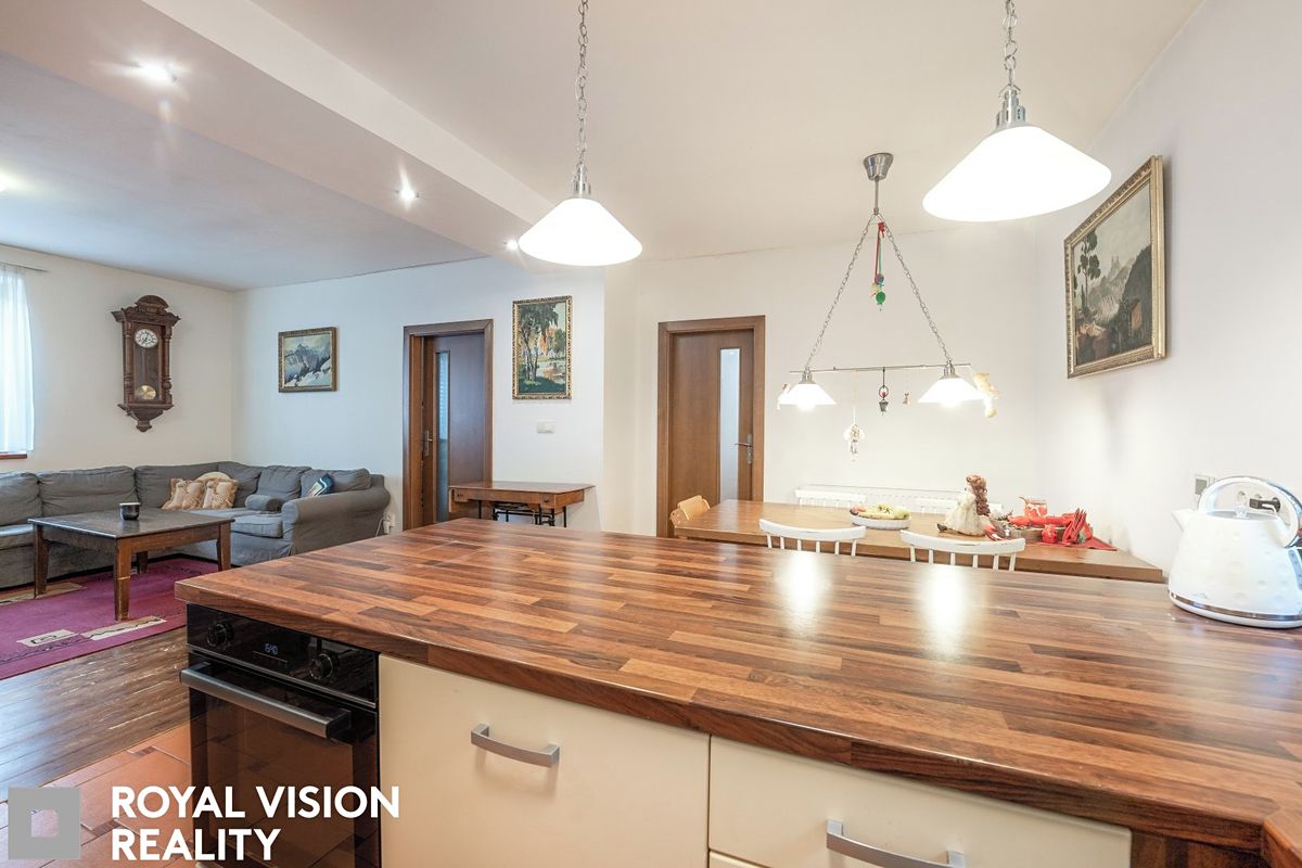 Prodej rodinného domu 239 m², pozemek 1160 m² – fotografie 4