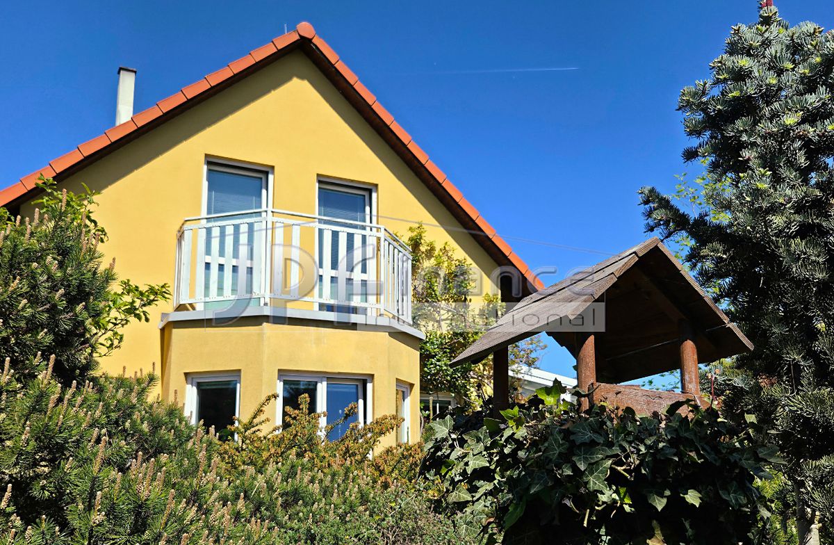 Prodej rodinného domu 100 m², pozemek 897 m² – fotografie 2