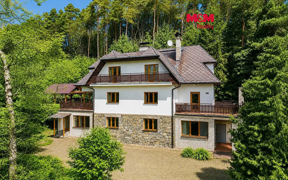 Prodej rodinného domu 312 m², pozemek 2428 m²