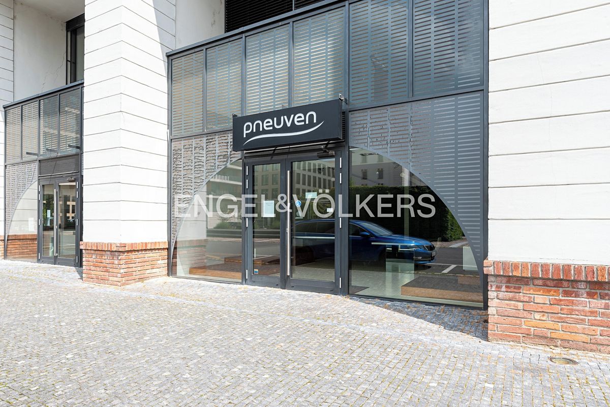 Pronájem kanceláře 250 m² – fotografie 2