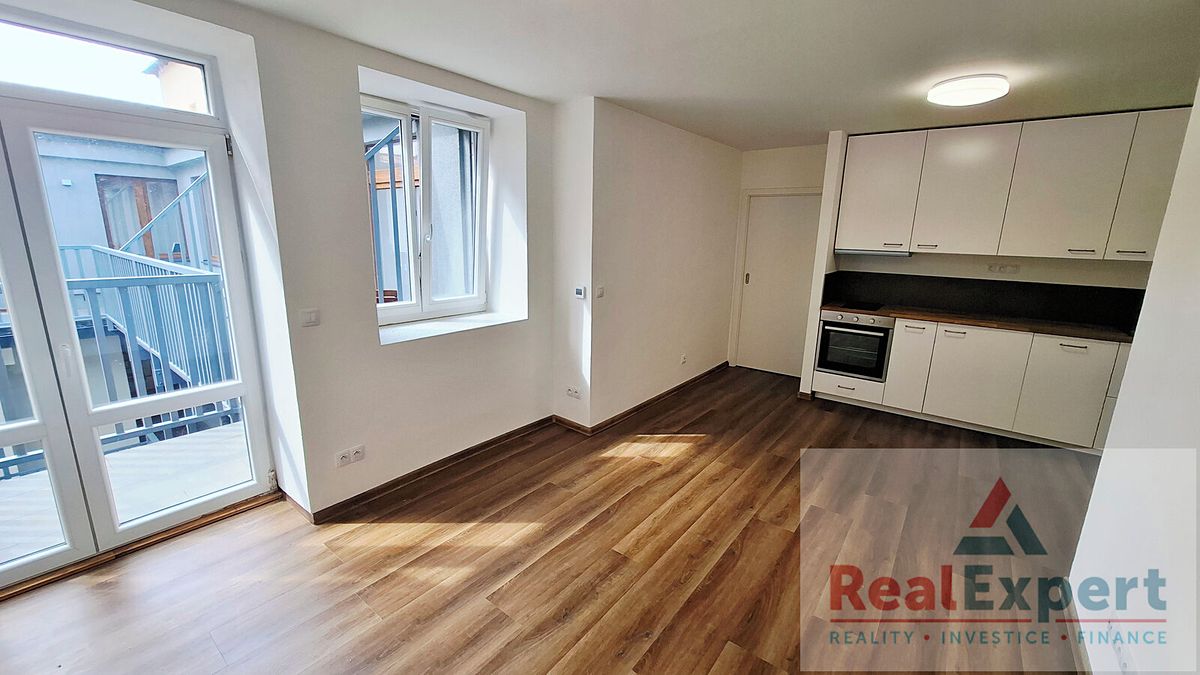 Pronájem bytu 1+kk 34 m² – fotografie 2