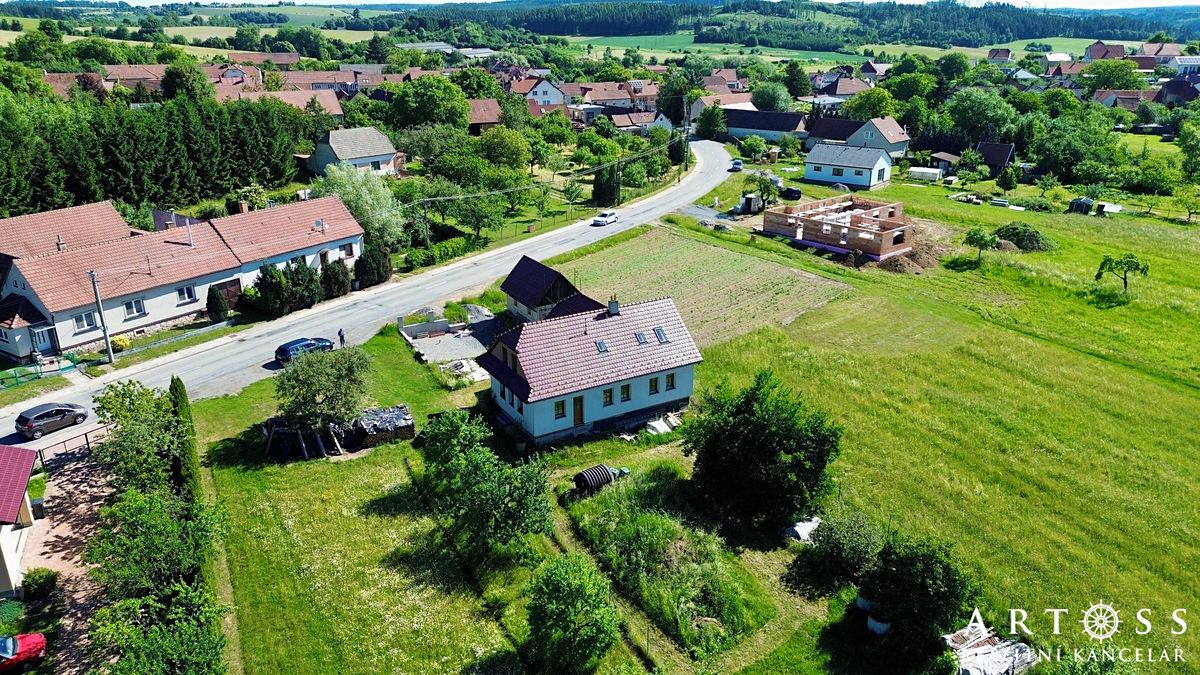 Prodej rodinného domu 200 m², pozemek 1549 m² – fotografie 3