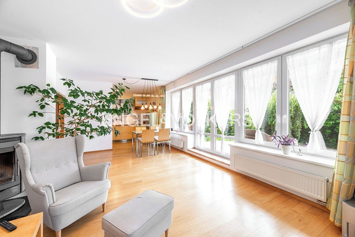 Prodej rodinného domu 170 m², pozemek 282 m² – fotografie 2
