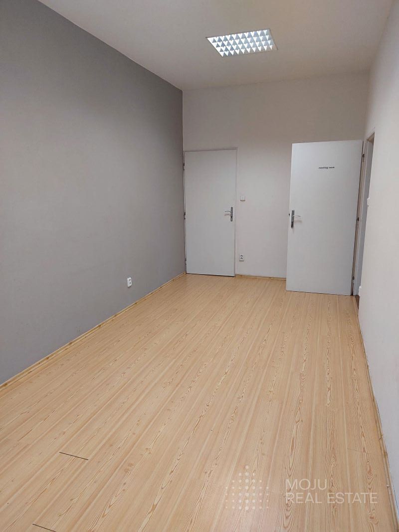 Pronájem kanceláře 18 m² – fotografie 3