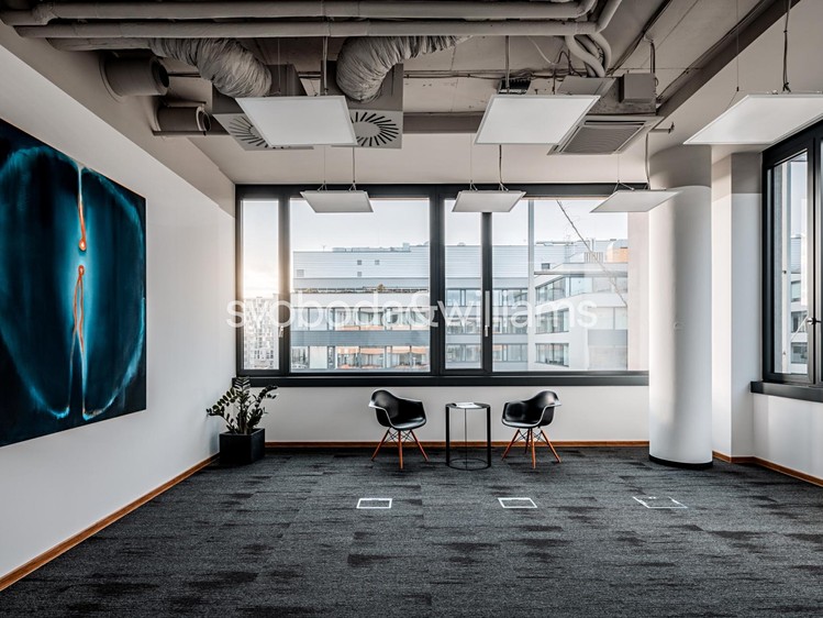 Pronájem komerčního prostoru, 94 m² (1 z 22)