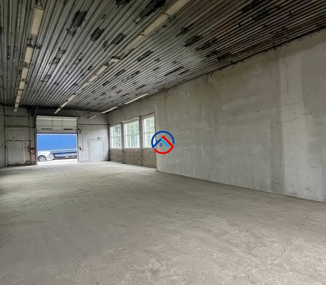 Pronájem výrobní haly, prostoru 352 m²