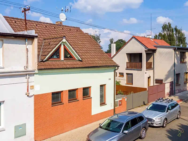 Prodej rodinného domu 200 m², pozemek 627 m², Pardubice – náhled fotky 2