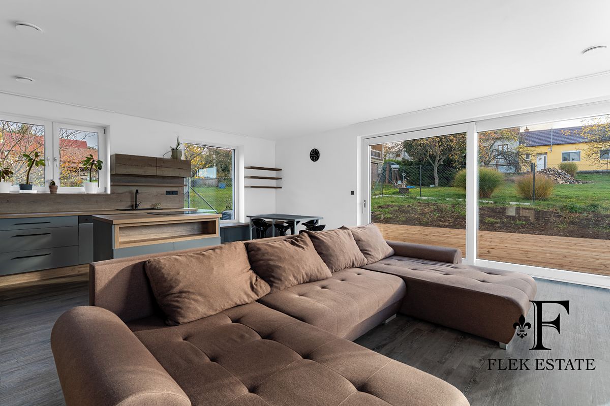 Prodej rodinného domu 213 m², pozemek 705 m² – fotografie 4
